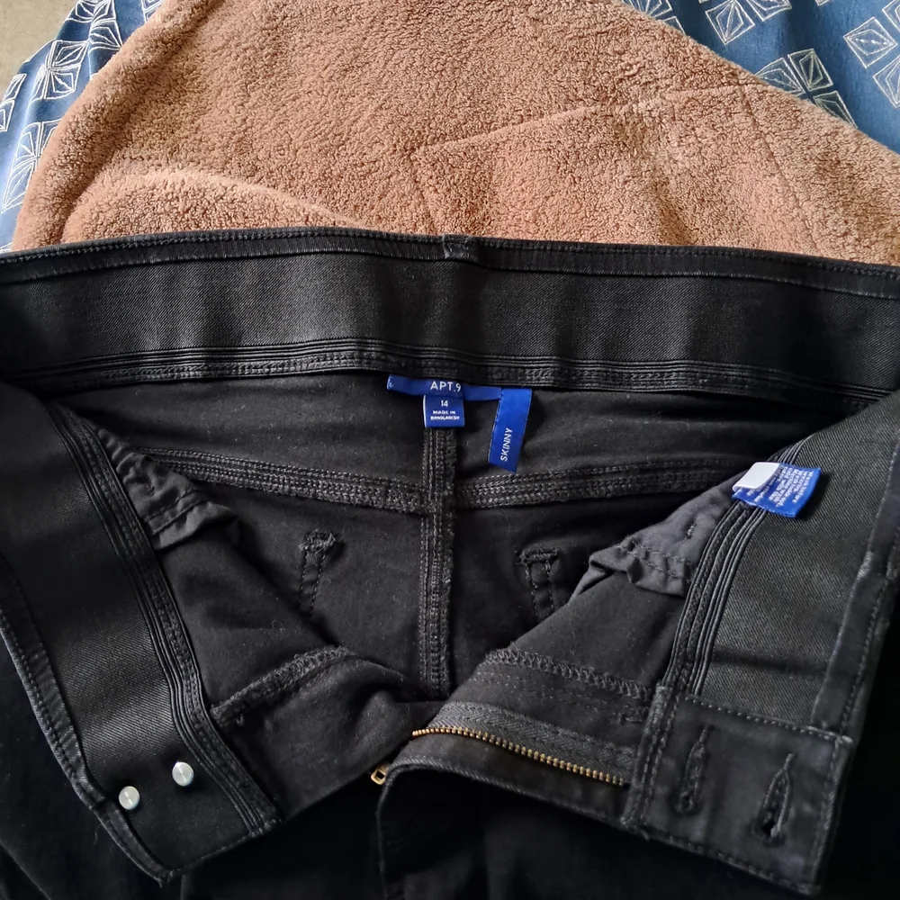 Women'sApt 9 Stretch Black Jeans - Picture 2 of 10